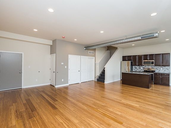 3rd image of 2422 Frankford Ave #4