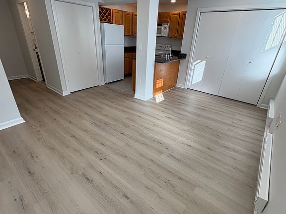 5th image of 28 Queensberry St APT 4