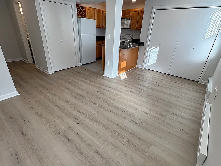 28 Queensberry St #4 — Photo 4