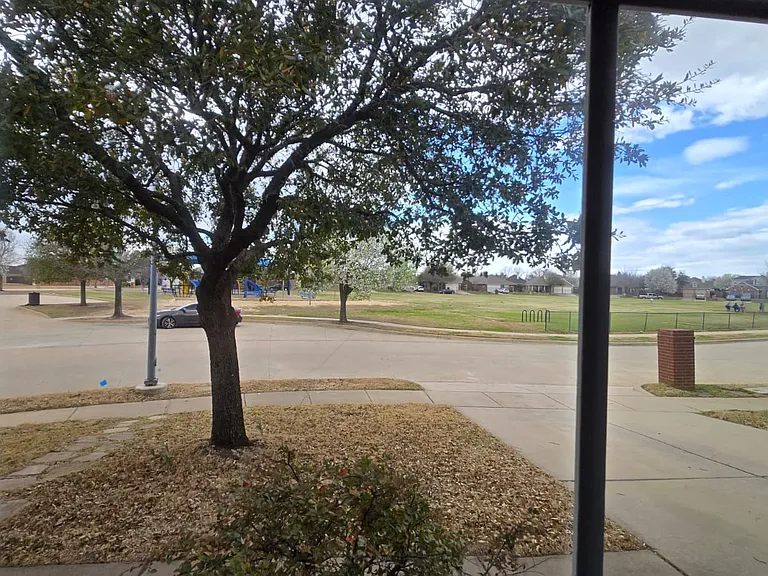 12112 Lamington Dr — Photo 2
