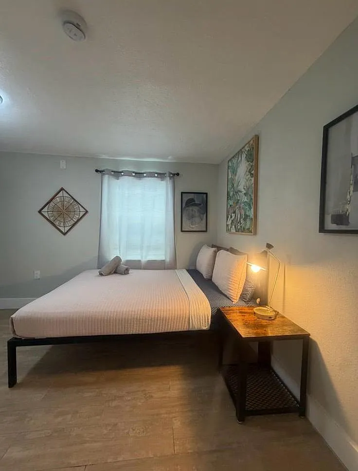 3 bed, 2.0 bath, 900 sqft, $1,364 — Photo 2