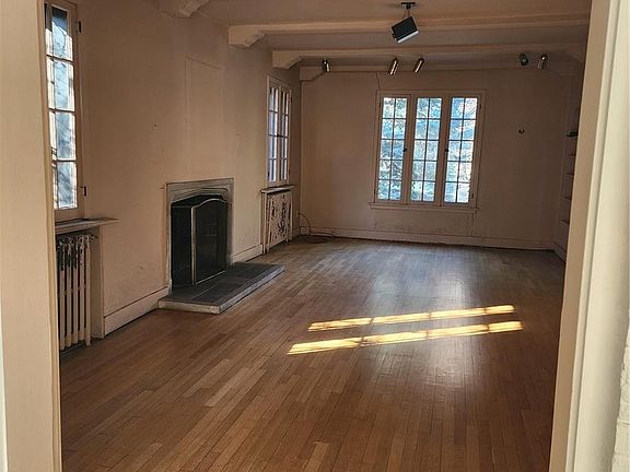 3rd image of 5220 E 17th Avenue Parkway