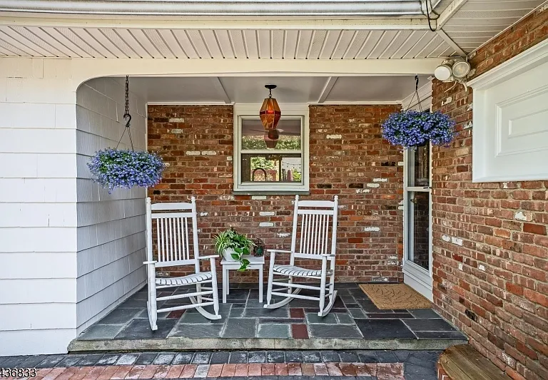 4 Hillcrest Ave — Photo 3