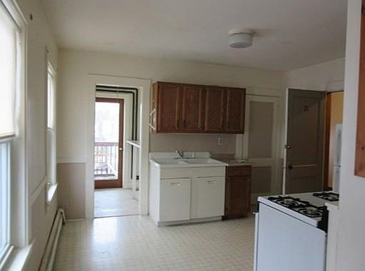 4th image of 15 Saint John Ave APT 3L