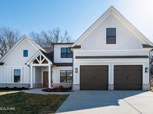 227 Clover Cir, Lenoir City, TN 37772