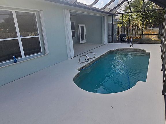 3rd image of 2322 Royal Poinciana Blvd