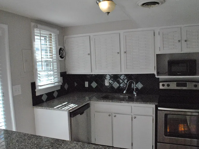 1038 Nichols Dr — Photo 16