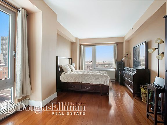 3rd image of 4427 Purves St APT 10A