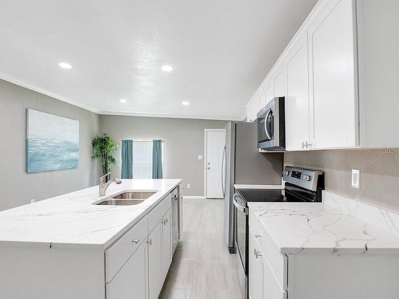 3rd image of 2907 E Washington St #2