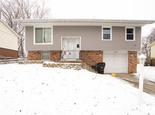 6201 N Devonshire Dr, Peoria, IL 61615