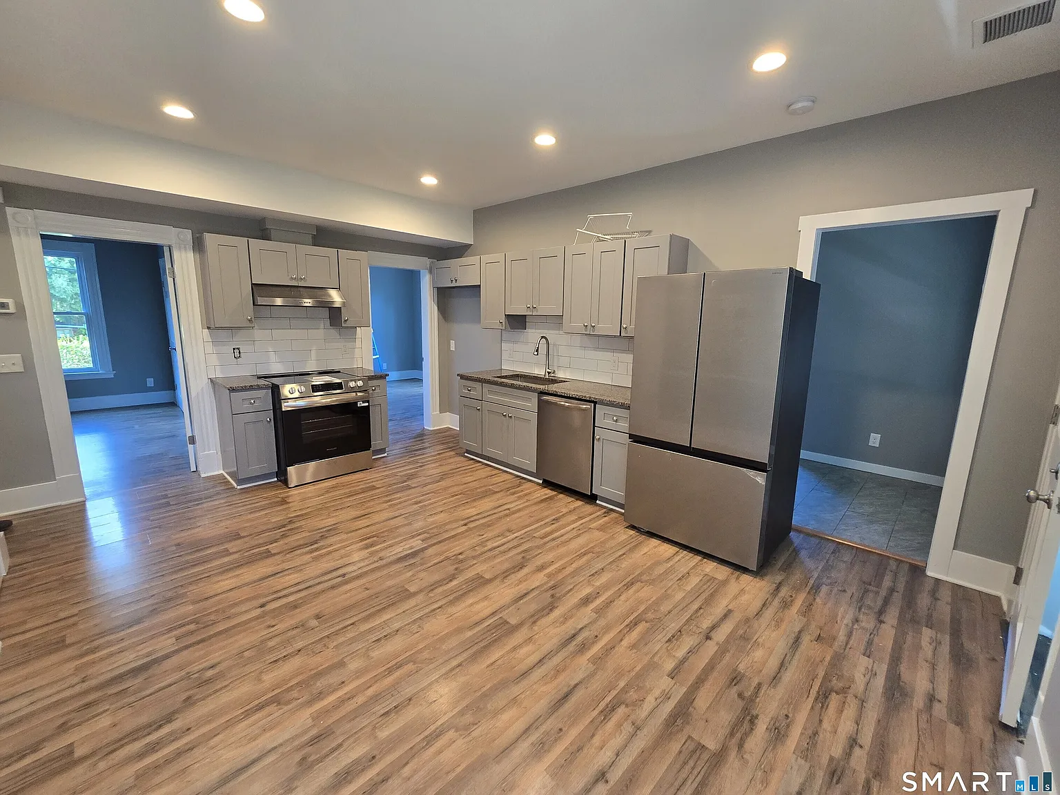 3 bed, 1.0 bath, 1000 sqft, $2,500 — Photo 3