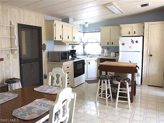 3rd image of 4790 Gulfgate Ln