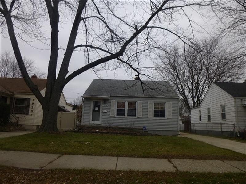 1st image of 19215 Woodside St