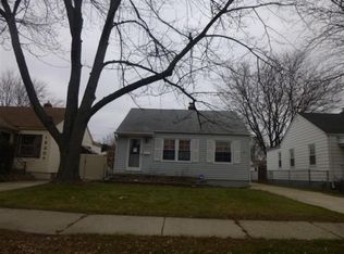 19215 Woodside St, Harper Woods, MI 48225