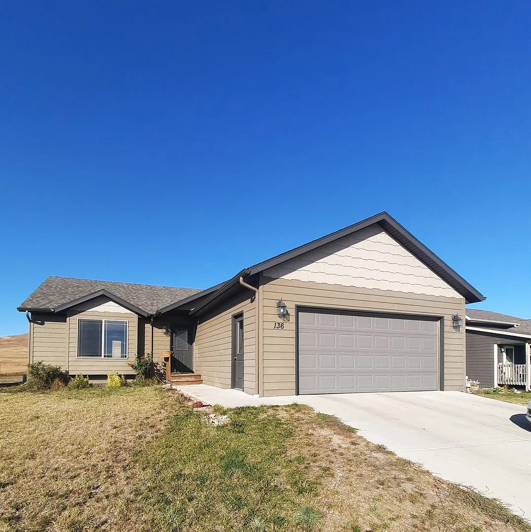 4 Bed | 3 Bath | Double Garage | Mall Ridge — Photo 1