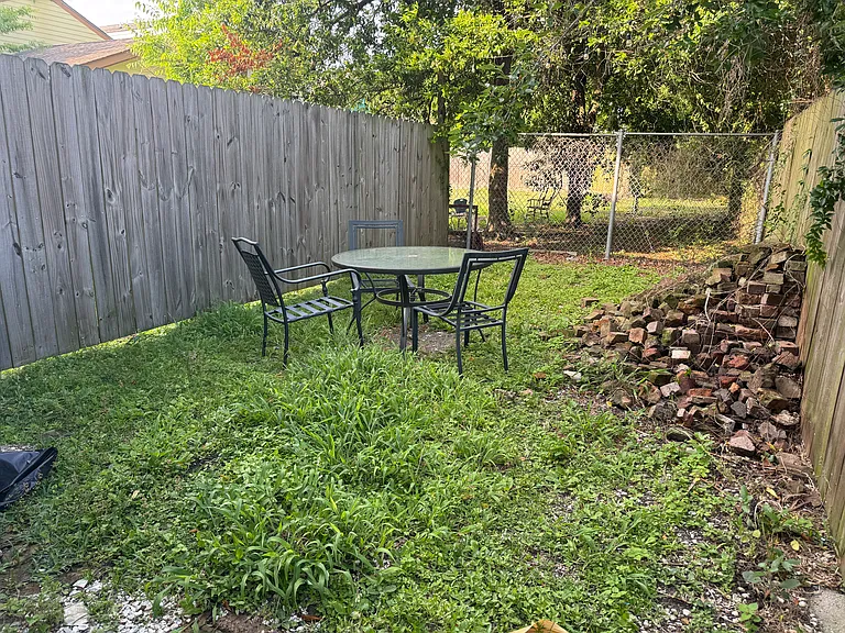2121 Jackson Ave — Photo 33