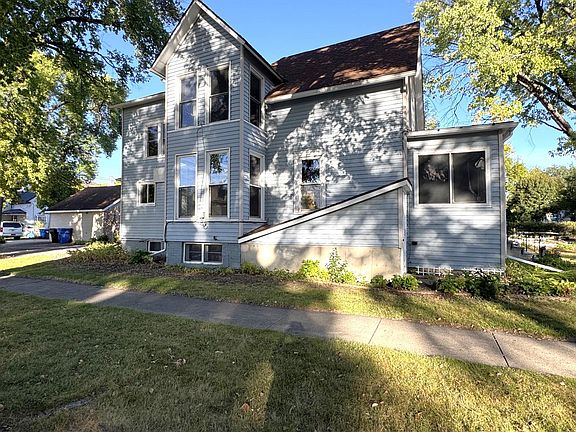 3rd image of 1021 4th Ave S