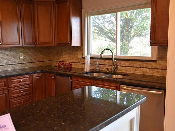 5th image of 859 Hacienda Ct