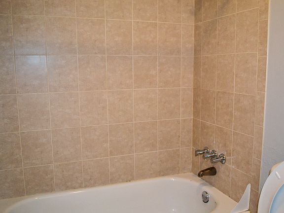 3rd image of 2742 Schofield Ave