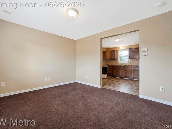 5th image of 25335 Pinehurst St