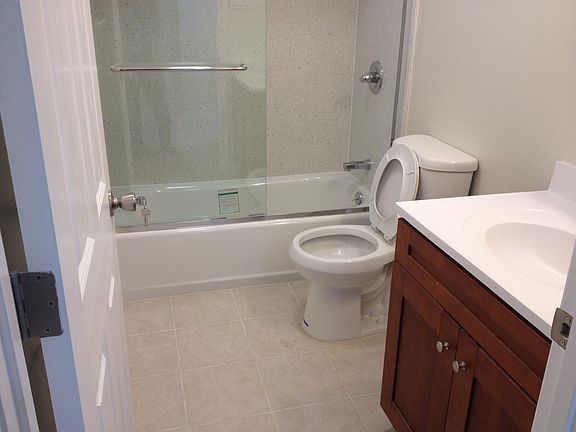 4th image of 24 Longview Dr