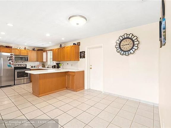 5th image of 1521 NE 34th Ct