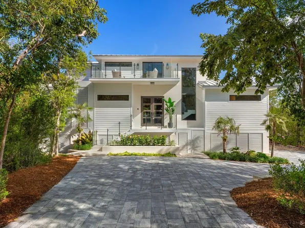 29 Baker Rd, Ocean Reef, FL 33037