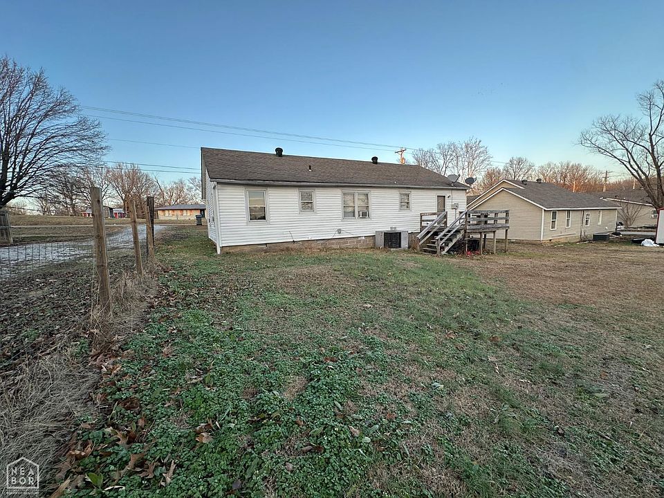 2nd image of 2712 Fairview Rd
