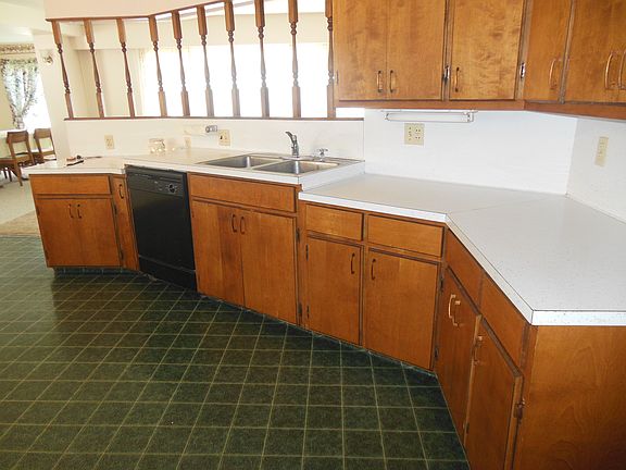 710 Lincolnway, Woodbine, IA