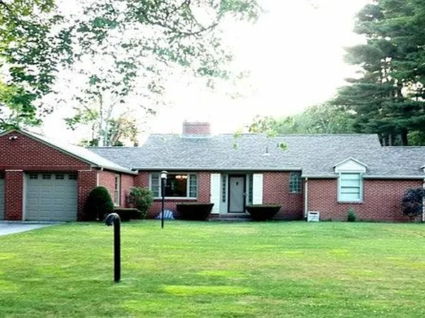 8 Colonial Rd, Wilbraham, MA 01095