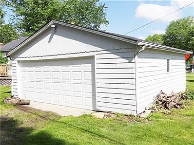 Move in ready home. Open living room, kitchen & dining area.