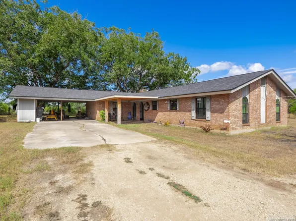 518 Hester Rd, Nixon, TX 78140