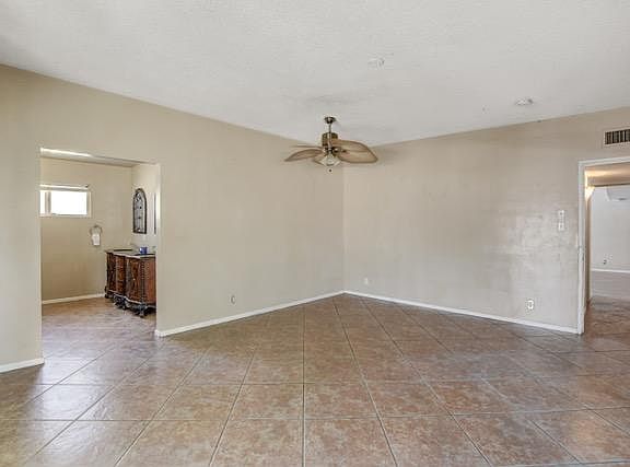 3rd image of 301 Parkway Dr E