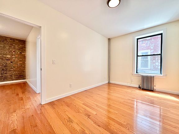 3rd image of 145 Montrose Ave #B2