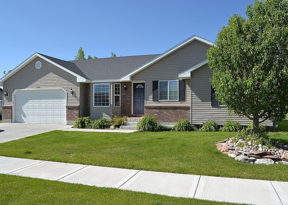 1st image of 3135 E Sandy Dr