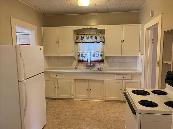 5th image of 606 Peach St