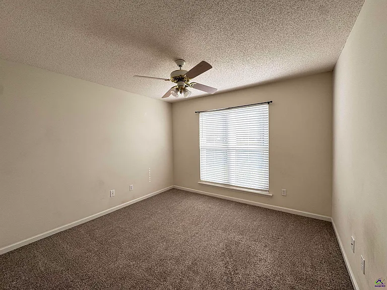 125 Lenox Dr — Photo 14