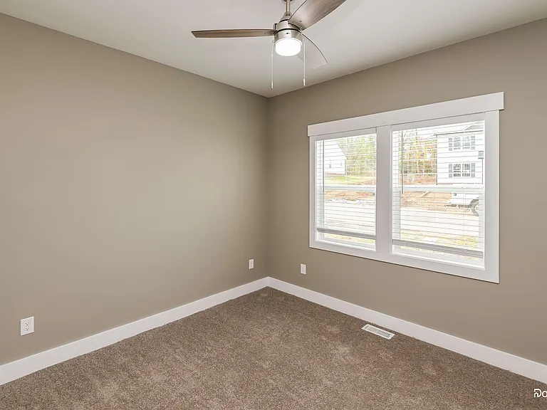 154 McKinnon Ave NE — Photo 12
