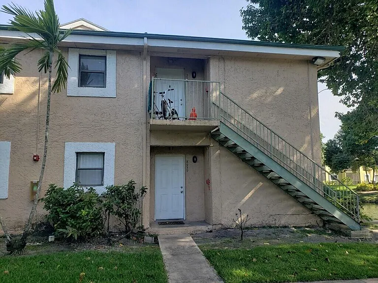 3959 NW 87th Ave — Photo 10