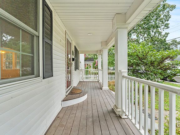 2nd image of 217 Oak Ln SW
