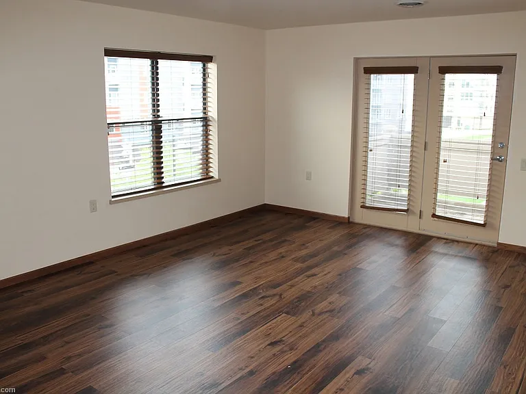 641 W Main St — Photo 4