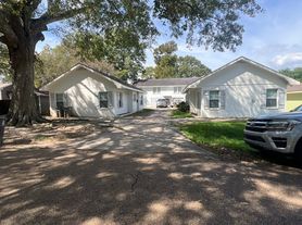 848-860 Steele Blvd, Baton Rouge, LA
