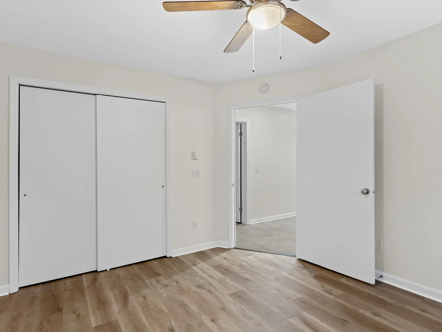 2 bed, 1000 sqft, $1,825 — Photo 2