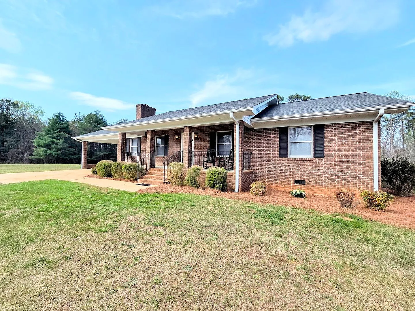 3 Bedroom Brick Home Easley, SC — Photo 1