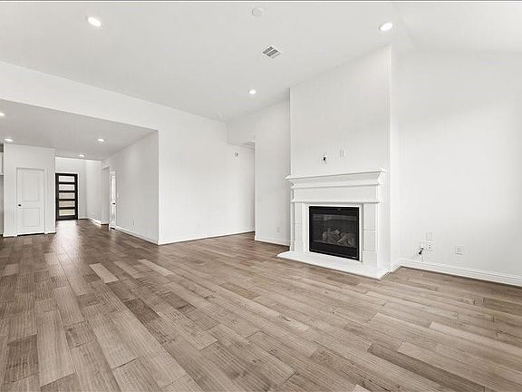 3rd image of 636 Malibu Pines Dr