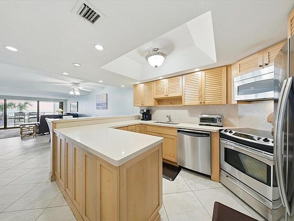 2nd image of 1133 W Ocean Dr #7