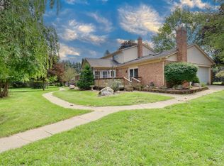 1681 Glen Meadow Ln, Lakeville, MI 48367