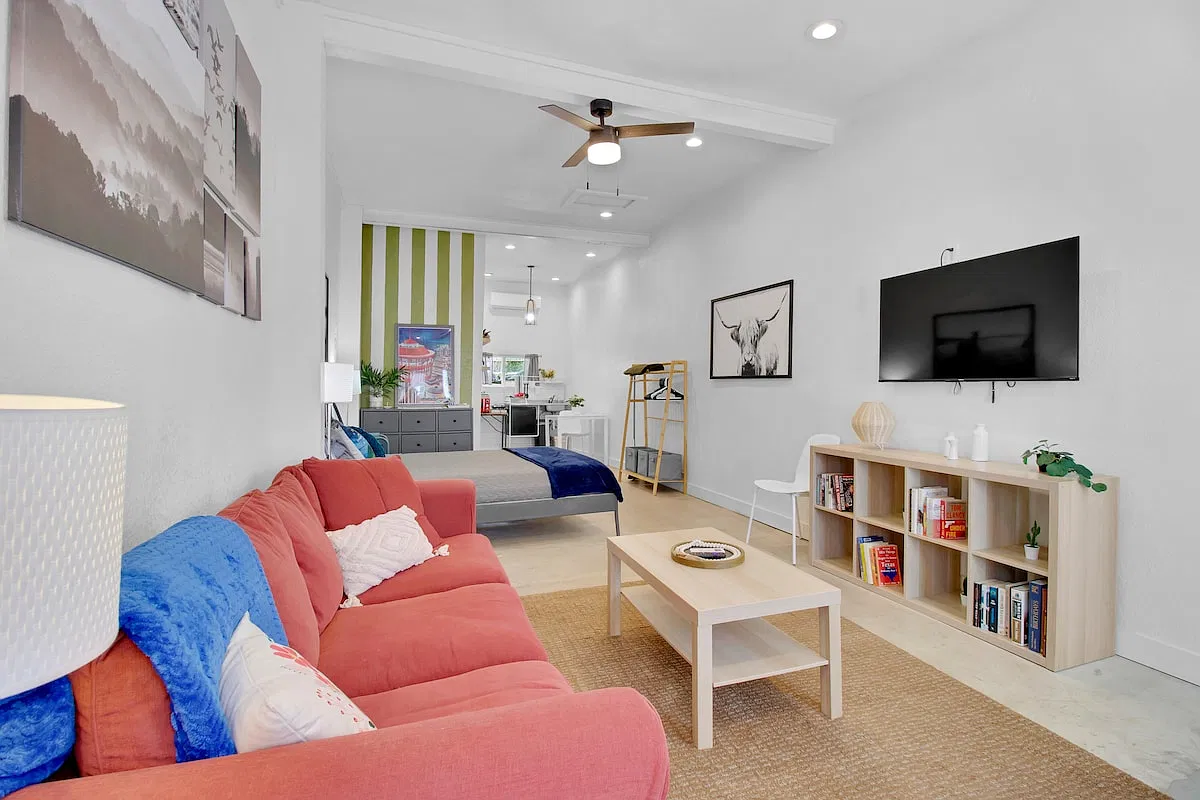 Studio, 400 sqft, $900 — Photo 1