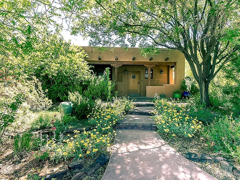 1420 Jefferson St NE — Photo 1