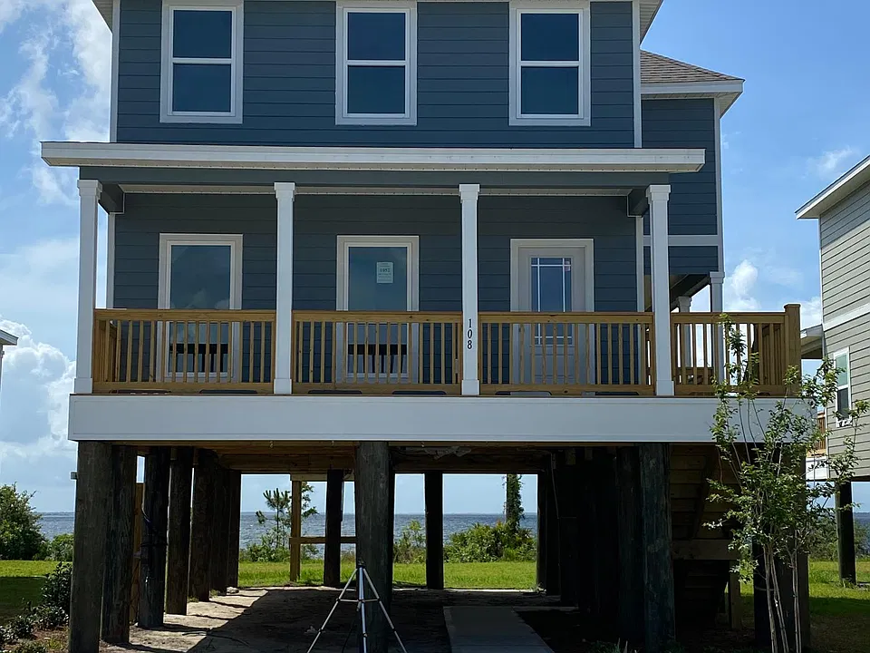 108 Carriage Rd
